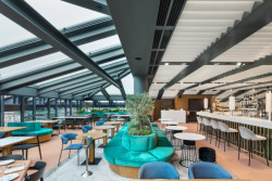 Vyhlídková restaurace v nejvyšším podlaží (Rekonstrukce obchodního domu La Rinascente, studio 2050+)