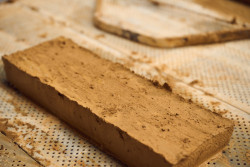 Výroba v Joseph Bricks stojí na více než 100letých zkušenostech předávaných po tři generace.