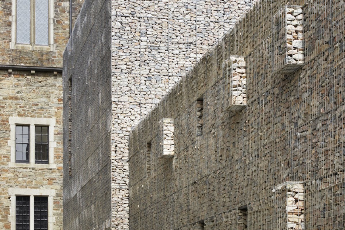 Věznice proměněná v hotel v Cornwallu od studia Twelve Architects