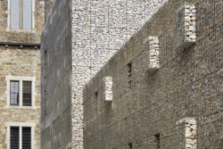 Věznice proměněná v hotel v Cornwallu od studia Twelve Architects