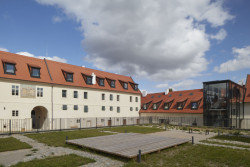 Ateliér AU plan zrekonstruoval Jinonický dvůr. Vznikly zde byty s dotekem historie.