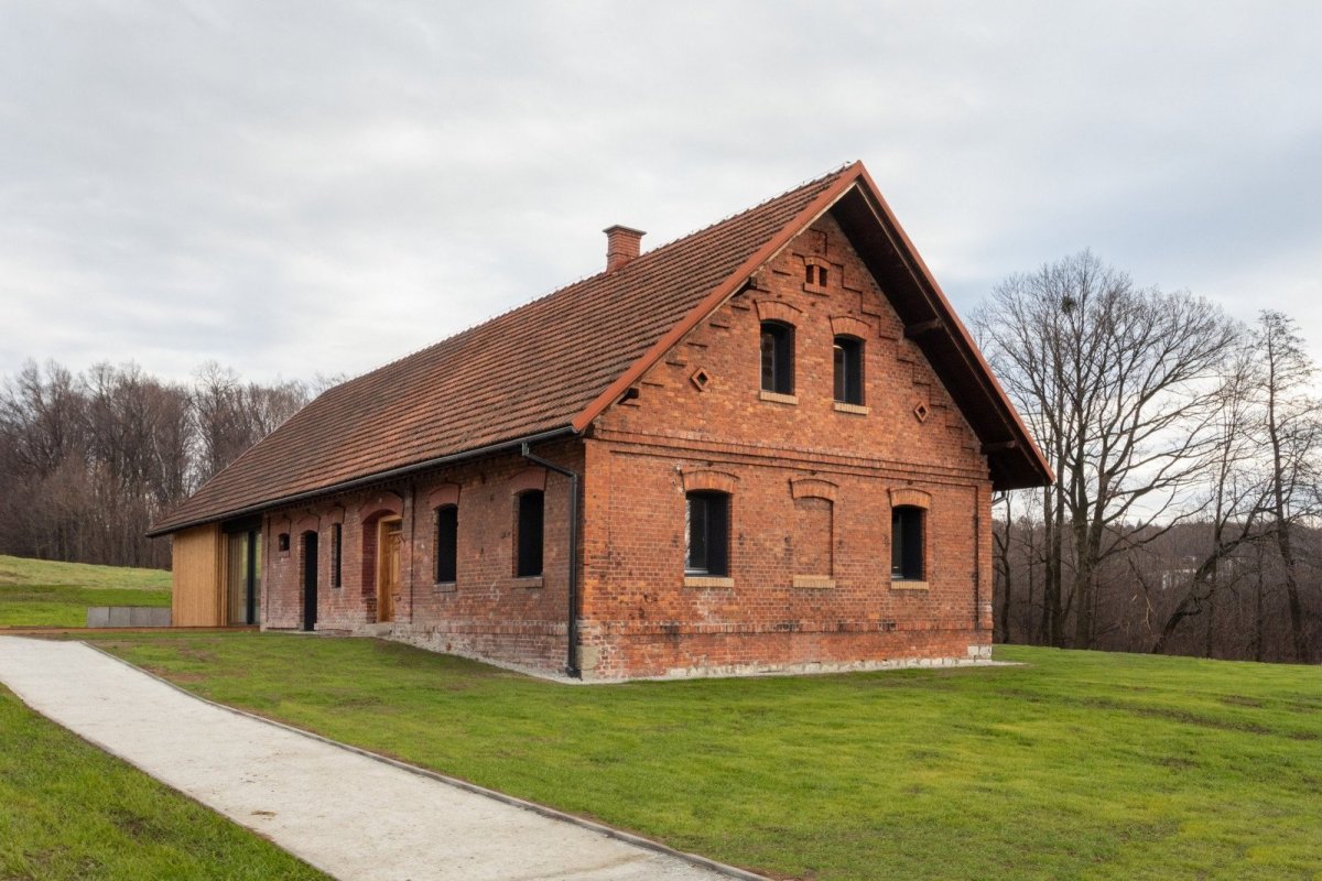 Rekonstrukce firemního sídla mmcité+ v Mazančowicích v Polsku od Kamil Mrva Architects