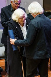 Prof. Alena Šrámková přebírá Medaili, FA ČVUT, zdroj : tisková zpráva