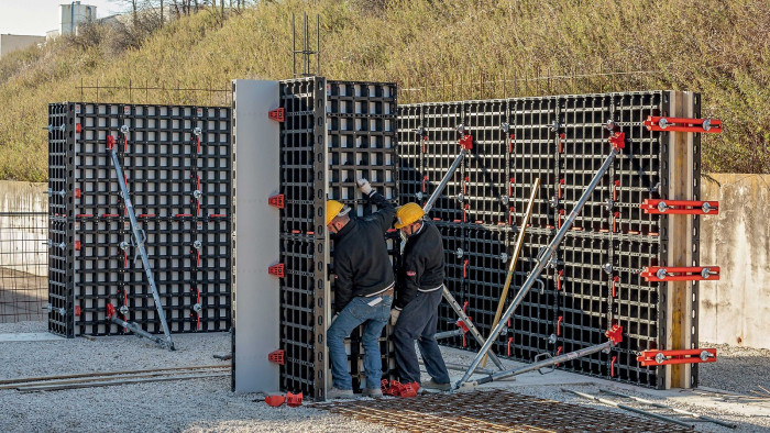 Bednicí desku lze snadno vyměnit bez potřeby speciálního nářadí či odborných dovedností, což urychluje opravy.