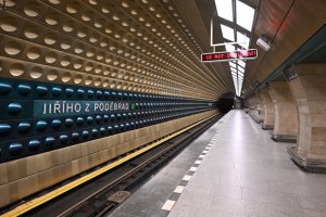 Zrekonstruovaná stanice metra Jiřího z Poděbrad je nově přístupná i osobám s omezenou schopností pohybu a orientace. 