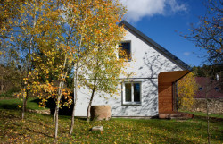 Dům pod třešní, MAJO