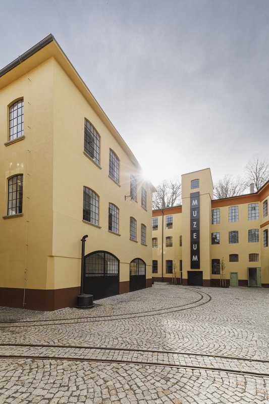 Postupným rekonstruováním se z továrního areálu stalo  Muzeum starých strojů a technologií v Žamberku. (Muzeum starých strojů a technologií v Žamberku, Ateliéru Walter)