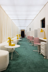 Instalace na téma vývoj kanceláří.