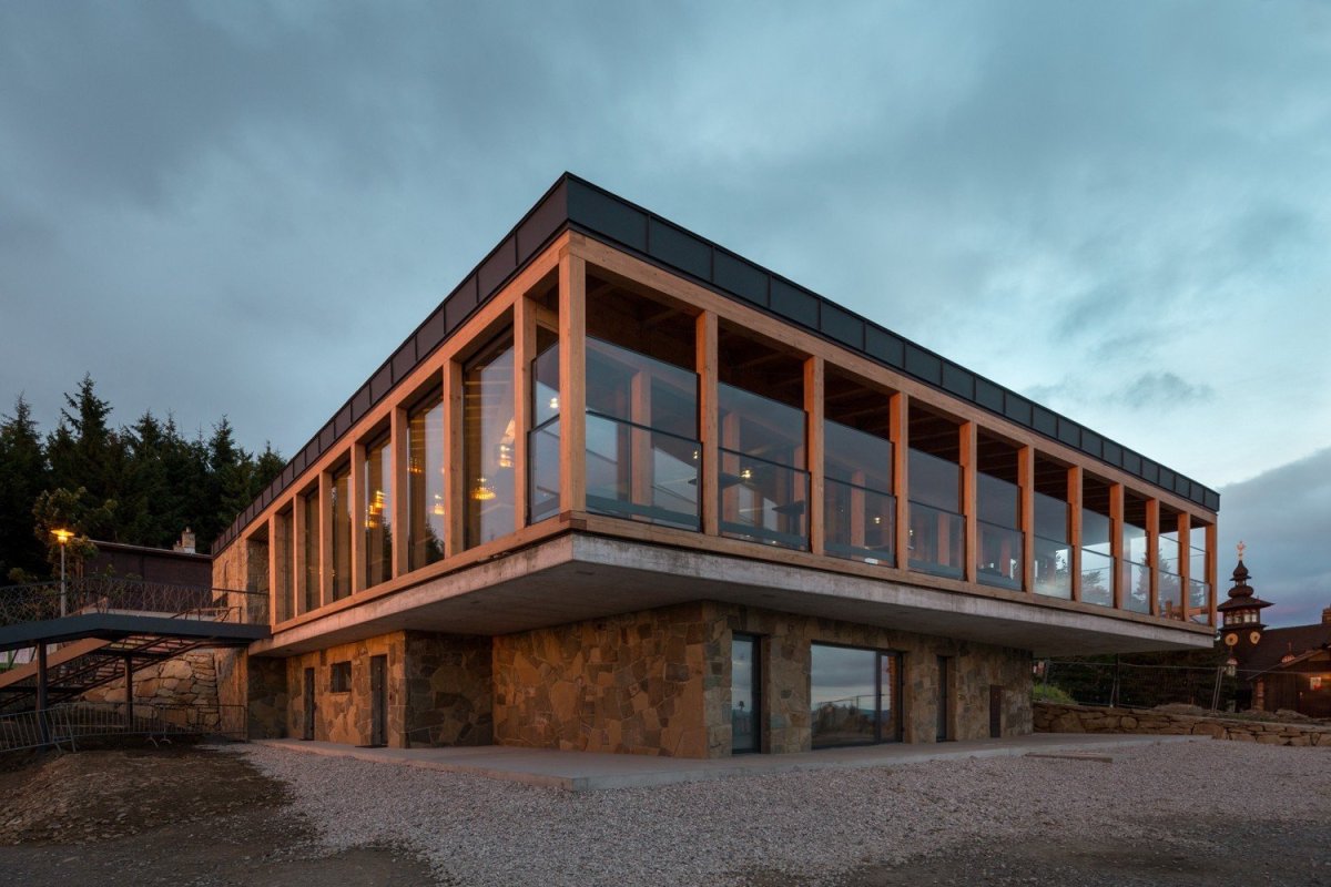 Výstupní stanice lanové dráhy na Pustevnách od Kamil Mrva Architects