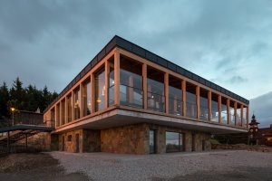 Výstupní stanice lanové dráhy na Pustevnách, Kamil Mrva Architects