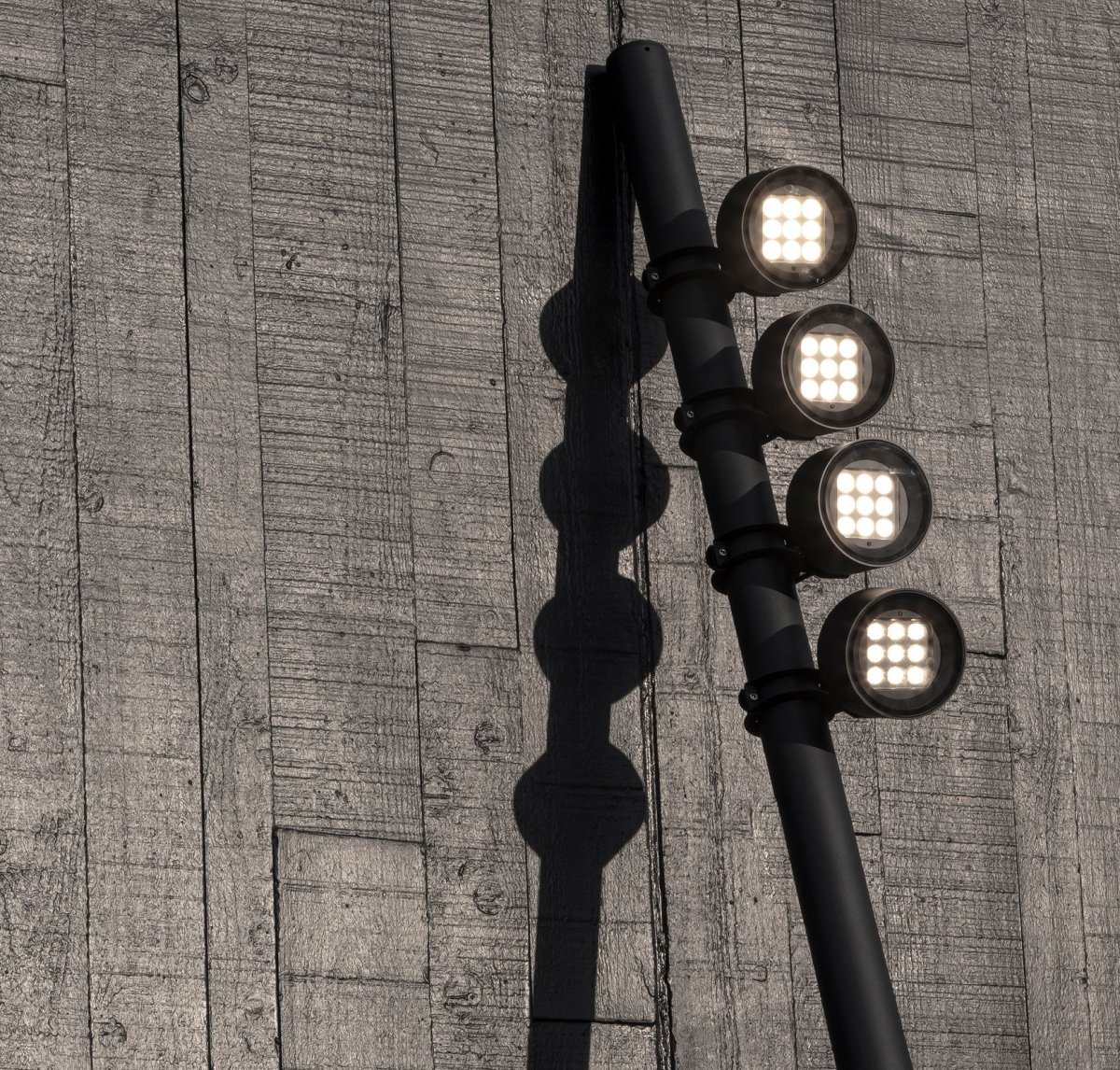 Svítidlo Frax on Pole od Delta Light