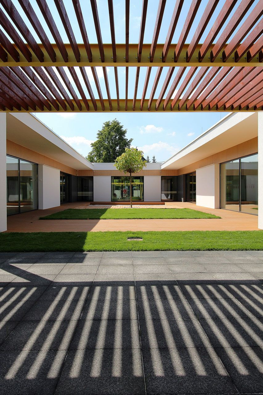 XYstudio, Kindergarten Yellow Elephant – foto