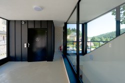 Architekti ze studia INK ARC jsou autory nápadité autobusové zastávky s toaletami v Janských Lázních