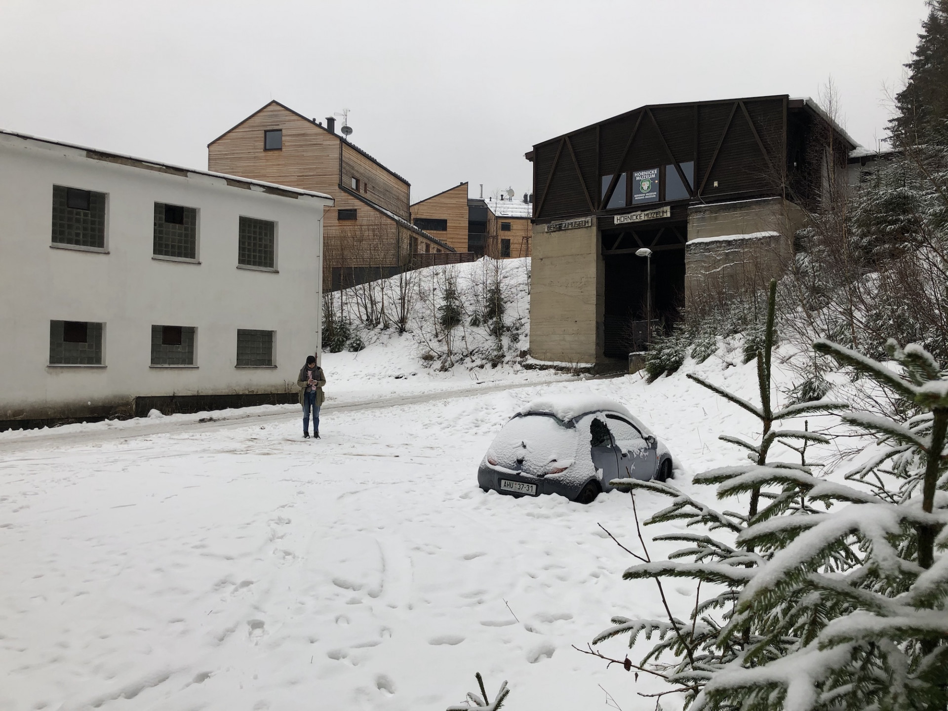 Apartmánové domy stojí na místě bývalého dolu. Zůstalo po něm malé hornické muzeum