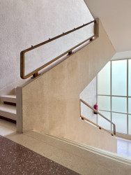 Vytvořili facebokový a instagramový profil Modernist Prague a na něm svého druhu databázi.

NA FOTOGRAFII: Erwin Katona – Nájemní dům, 1938-1939, Holešovice