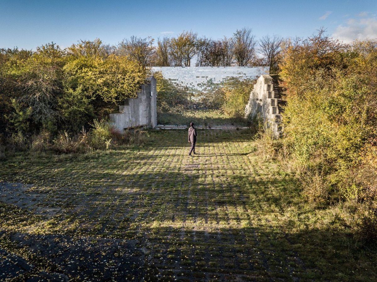 Zvířecí krematorium Věčná loviště v bývalém areálu protivzdušné obrany Drnov na sever od Prahy od studia Petr Hájek ARCHITEKTI, realizace 2020