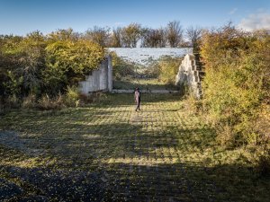 Zvířecí krematorium Věčná loviště v bývalém areálu protivzdušné obrany Drnov na sever od Prahy od studia Petr Hájek ARCHITEKTI, realizace 2020