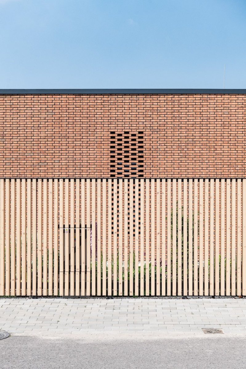 Dom s kamenným pátiom, Beef architekti