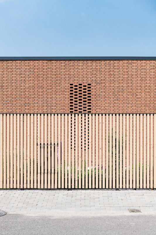 Dom s kamenným pátiom, Beef architekti