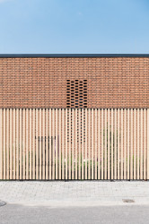 Dom s kamenným pátiom, Beef architekti