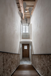 Schodiště (OOOX, Dům ve hradbách)