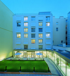 Hotel Josef, AI - DESIGN (Eva Jiřičná, Petr Vágner), 2002.