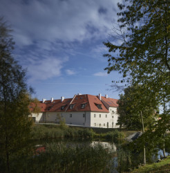 Ateliér AU plan zrekonstruoval Jinonický dvůr. Vznikly zde byty s dotekem historie.