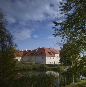 Ateliér AU plan zrekonstruoval Jinonický dvůr. Vznikly zde byty s dotekem historie.