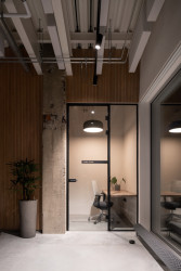 Přestavba budovy na sídlo firmy Raynet v Ostravě-Porubě od studia Ark