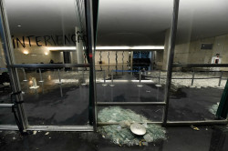 Vstup do Poslanecké sněmovny po útocích