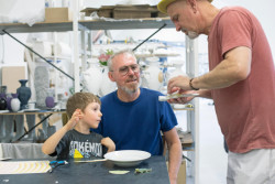 Od 26. do 28. května 2023 bude jihomoravský Mikulov hostit festival Křehký Mikulov. Na programu je designová přehlídka, tvůrčí workshopy i tradiční opékání buřtů