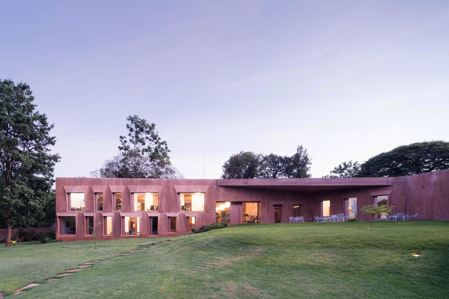 Švýcarská ambasáda v Nairobi, Roeoesli & Maeder Architekten