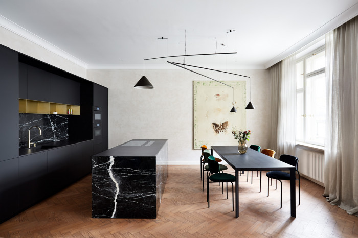 Byt s tajnou koupelnou, Markéta Bromová, Lenka Míková