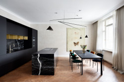 Byt s tajnou koupelnou, Markéta Bromová, Lenka Míková