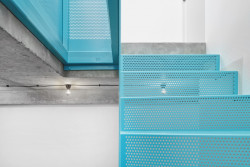 Interiér mezonetového bytu v Praze-Podolí, SMLXL