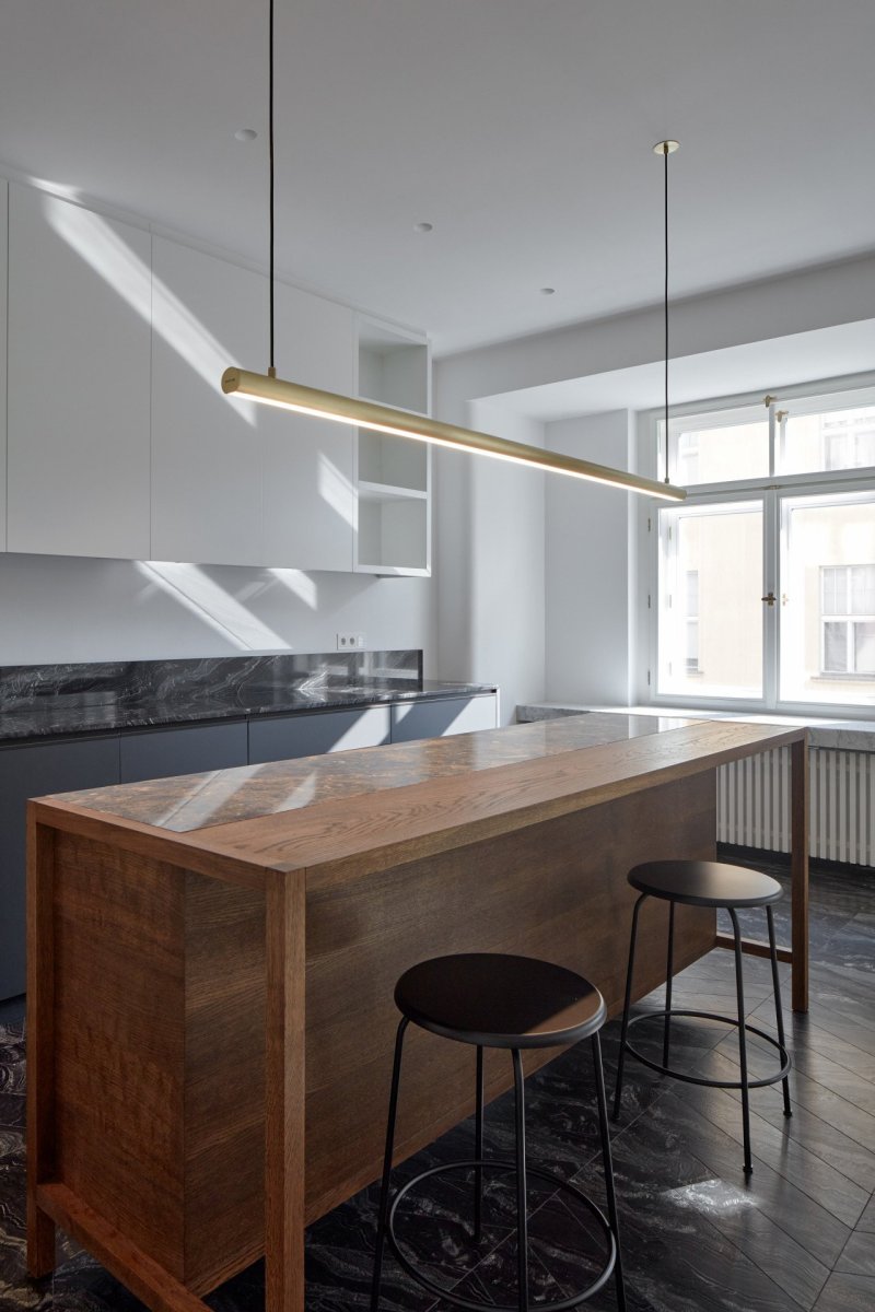 Rekonstrukce bytu na Starém Městě pražském od ateliéru Lenka Míková architekti