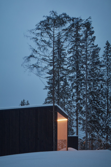 Sheltre pre hotel Bjornson, Ark-shelter / Michiel De Backer, Viktor Mikovčák, Martin Mikovčák