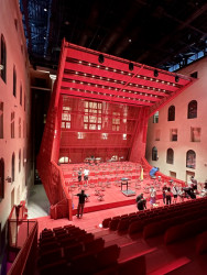 Multifunkční sál v Císařských lázních podle návrhu ateliéru Petr Hájek Architekti