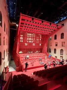 Multifunkční sál v Císařských lázních podle návrhu ateliéru Petr Hájek Architekti