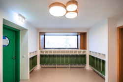 Šatna (Mateřská škola ve Vědomicích, Architip)