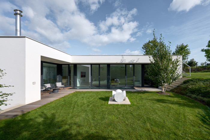 Rodinný dům pro milovníka umění (RD Ruzyně; Stempel & Tesař architekti)