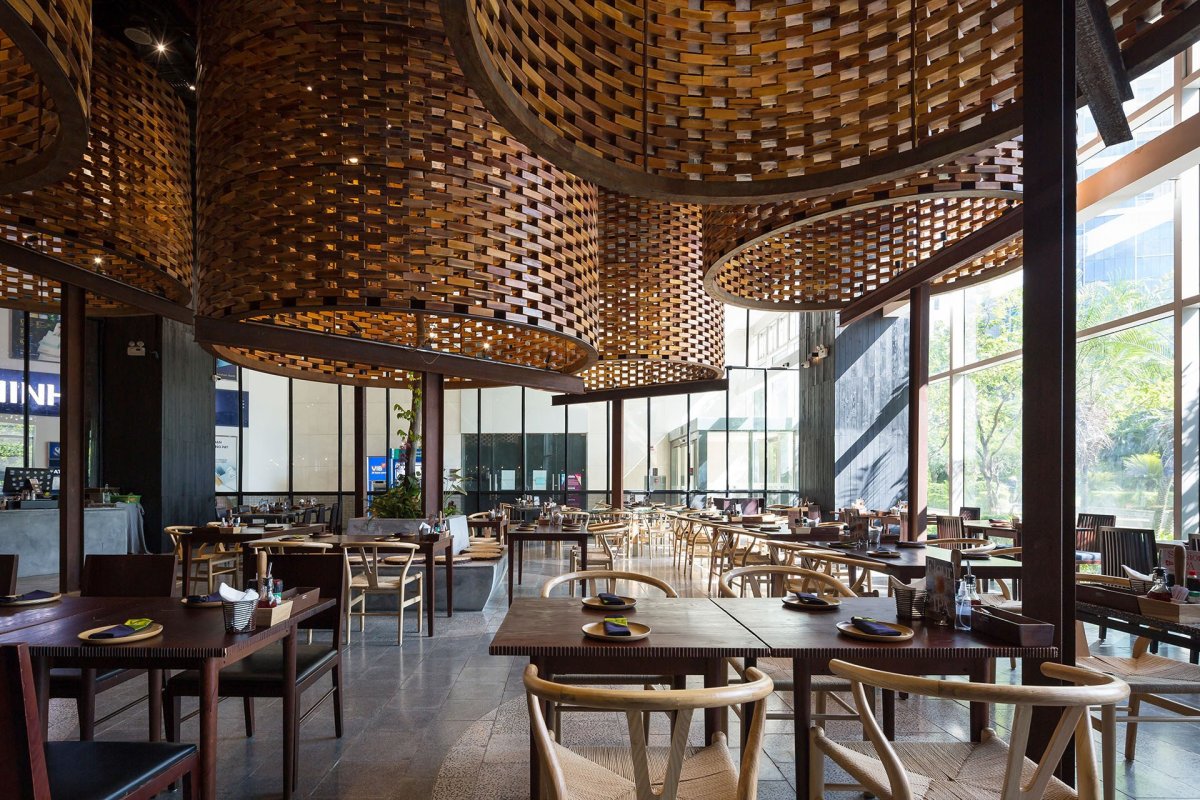 Restaurace Pizza 4P’s v Hanoji od česko – vietnamského studia ODDO