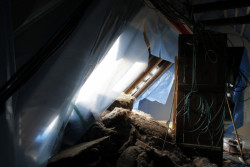 Střešní balkon Velux Cabrio, fotografie z instalace prvků.