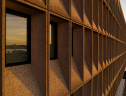 Administrativní brutalistickou budovu v americkém New Haven proměnili architekti ze studia Becker + Becker na luxusní hotel Marcel