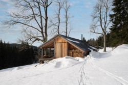 Pařezová chaloupka v Orlických horách od molo architekti