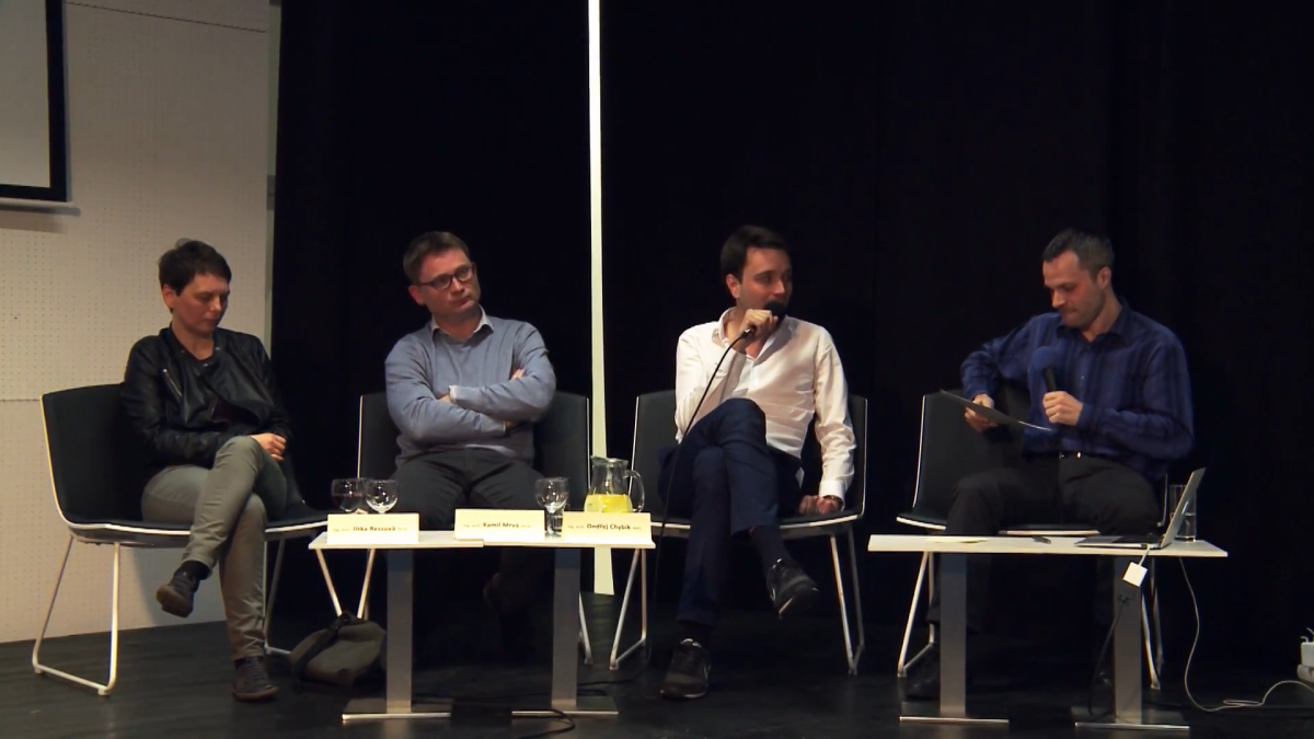 Diskuze Architekti CZ ve Zlíně, zleva Jitka Ressová, Kamil Mrva, Ondřej Chybík a moderátor Jaroslav Sládeček.