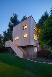 Dřevěný výměnek na Praze 4 od studia PRAJAGA