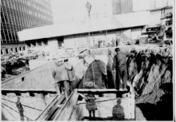 Dobové fotografie Ústřední telekomunikační budovy v Praze na Žižkově.