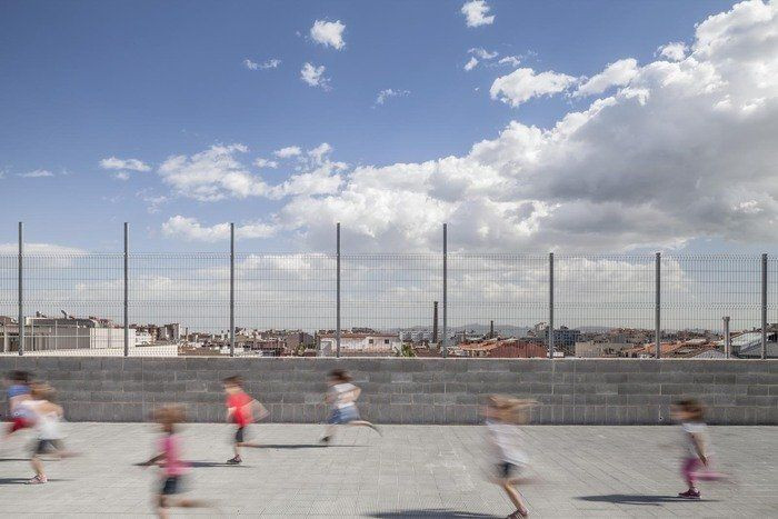 Škola v Barceloně od Harquitectes