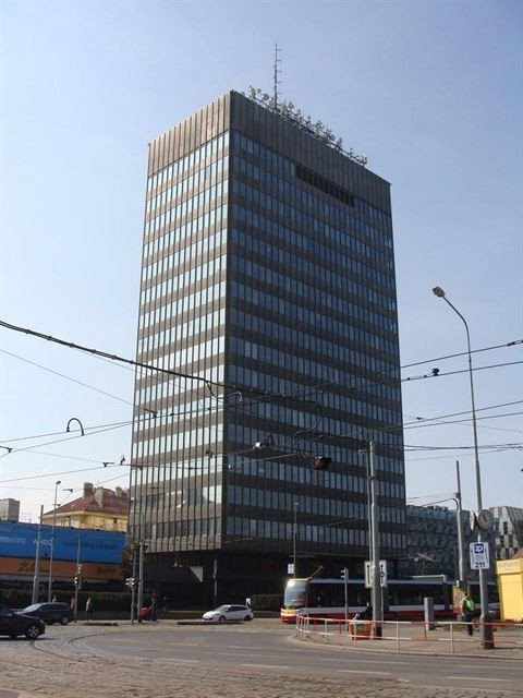 Zdeněk Kuna a kol., Palác Vinohrady (původně Strojimport) - foto